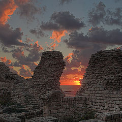 фото "Sunset on ruins of ancient fortress"