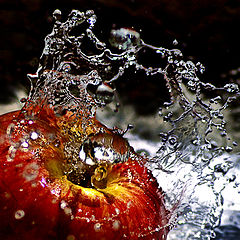 фото "помывка яблока :)"