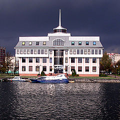 фото "Вид на здание морской администрации порта."