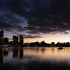 фото "Perth CBD and rowers"