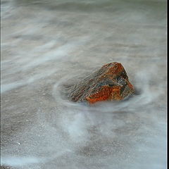 фото "Когда вода обнимает камень..."