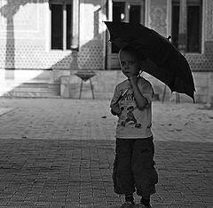 фото "Мальчик с зонтиком"