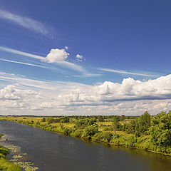 фото "Лето — тёплая река, Стайкой в небе облака."