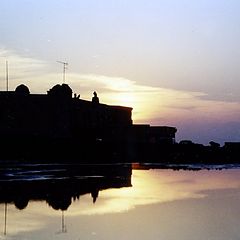 фото "Sunset and effect mirror in water."