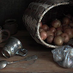 photo "Basket of onion, garlic package"