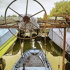 фото "Лодка на причале в Херсоне"