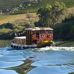 фото "Typical boat on the river Douro"