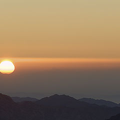 фото "Вид на восход солнца с горы Синай."