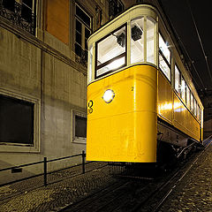 фото "Yellow in Lisbon town"