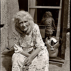 фото "Smoking Near the Railway Station Platform (1979)"