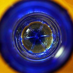 photo "blue circle on yellow table"