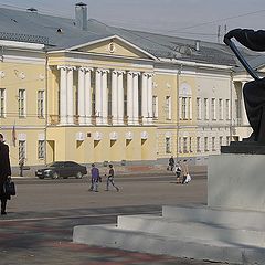 фото "Памятник Андрею Рублёву напротив Дома офицеров."