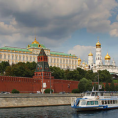 фото "Вдоль стен Кремля"