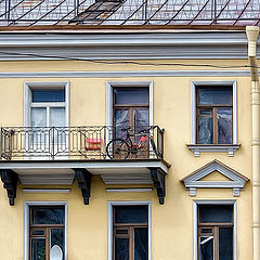 фото "Дом на Невском. Велосипед на балконе"