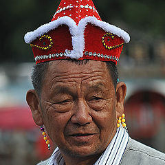 photo "Portrait-39-An elderly with princess hat"