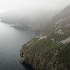 фото "when cliffs meet the mist"