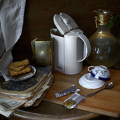 photo "Porcelain cup with a blue rim"