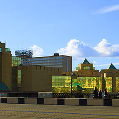 photo "Life in the windows of the museum"