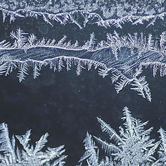 фото "Ушедшей зимы морозные узоры на стекле. Островок."
