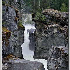 фото "Вода, камень точит"