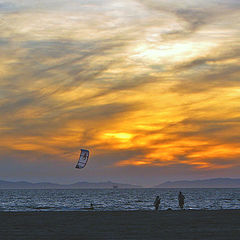 фото "Fly a kite at sunset"