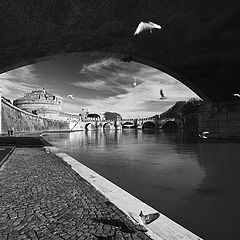 photo "Vista di Castel Sant'Angelo per l'argine del Tevere"