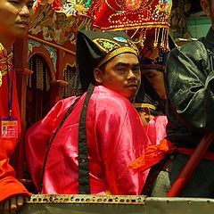 фото "Вьетнамские монахи в древних  одеждах"