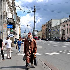 фото "человек в коричневом плаще"