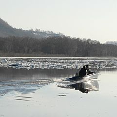 фото "Ледоход и ледокол"