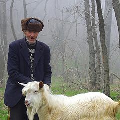 фото "Дядо с коза"