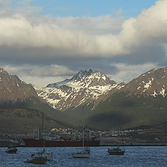 photo "Monte Olivia y Cinco Hermanos"