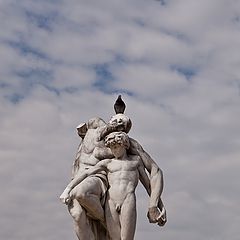 фото "Еще одна скульптура в парке Тюильри. Париж."