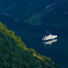 photo "Oh, the white steamer ... (the words of the Russian song)"