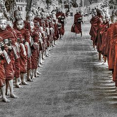 фото "Юные буддасмены в Мандалае"