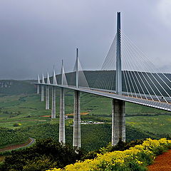 фото "Виадук Мийо́ (фр. le Viaduc de Millau)"