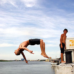 фото "Прыжки с причала"