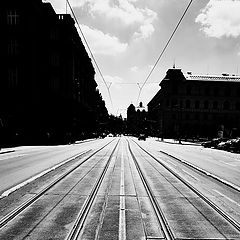 фото "Cилуэты и трамвайные пути"