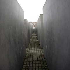 фото "Мемориал памяти жертвам Холокоста ..."