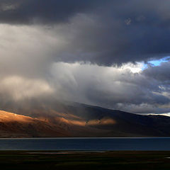 фото "Rain over Tsomoriri-Ladakh-India"