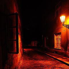 photo "Ночные oкна и фонарь"