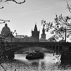 фото "Башни, мост и пароход"