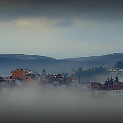 фото "Велико Тьiрново пльiвет в тумане и облака...."