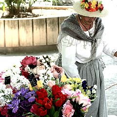 фото "a time: flowers seller"
