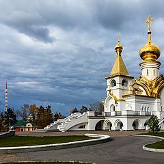 фото "Храм в обрамлении осени..."