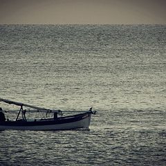 фото "a boat in the evening"