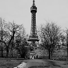 фото "Петршинская башня и лужа"