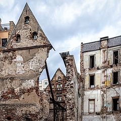 photo "Disintegrating Old Houses"