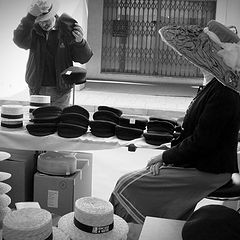 photo "selling hats: the choice"