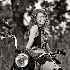 фото "Девушка и мотоцикл"