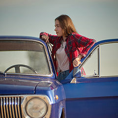 фото "Lovely girl and old car"